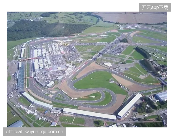 F1赛道记忆与刹车训练营：突破极限，释放驾驶潜力